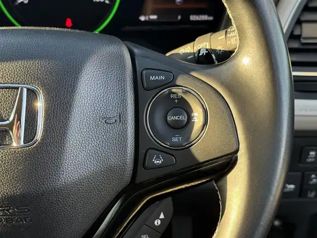 ホンダ ヴェゼル ハイブリッド Z ホンダセンシング 東京都 2017(平29)年 2.6万km ホワイトオーキッドパール 純正8インチナビ(VXM-175VFEi)/【CD/DVD/FM/AM/TV/BT/SD/USB/ ipod/VTR/AUX/HDMI】/バックカメラ/ビルトインETC/前後ドライブレコーダー/衝突軽減ブレーキ/車線維持システム/アダクティブクルーズコントロール/パワーシート/シートメモリー/シートヒーター/レザーシート/パドルシフト/LEDヘッドライト/LEDフォグライト/純正17インチAW/プッシュスタート/スマートキー/スペアキー×１