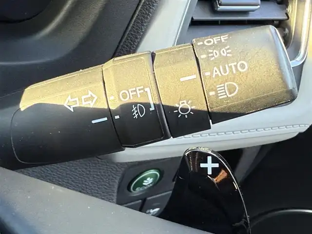 ホンダ ヴェゼル ハイブリッド Z ホンダセンシング 東京都 2017(平29)年 2.6万km ホワイトオーキッドパール 純正8インチナビ(VXM-175VFEi)/【CD/DVD/FM/AM/TV/BT/SD/USB/ ipod/VTR/AUX/HDMI】/バックカメラ/ビルトインETC/前後ドライブレコーダー/衝突軽減ブレーキ/車線維持システム/アダクティブクルーズコントロール/パワーシート/シートメモリー/シートヒーター/レザーシート/パドルシフト/LEDヘッドライト/LEDフォグライト/純正17インチAW/プッシュスタート/スマートキー/スペアキー×１