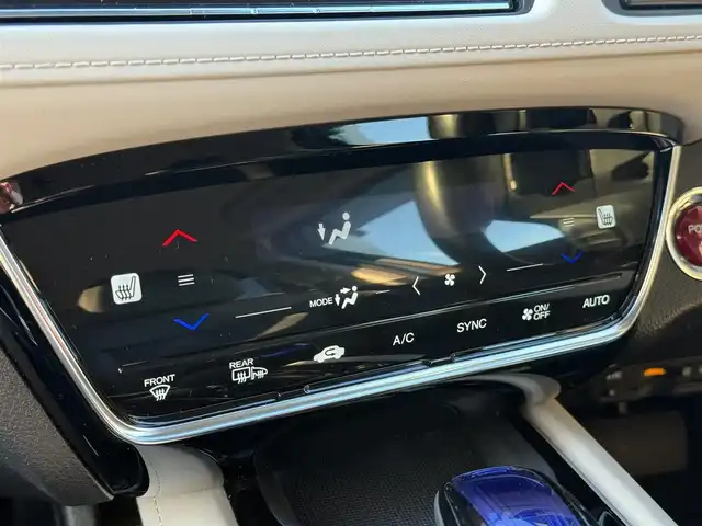 ホンダ ヴェゼル ハイブリッド Z ホンダセンシング 東京都 2017(平29)年 2.6万km ホワイトオーキッドパール 純正8インチナビ(VXM-175VFEi)/【CD/DVD/FM/AM/TV/BT/SD/USB/ ipod/VTR/AUX/HDMI】/バックカメラ/ビルトインETC/前後ドライブレコーダー/衝突軽減ブレーキ/車線維持システム/アダクティブクルーズコントロール/パワーシート/シートメモリー/シートヒーター/レザーシート/パドルシフト/LEDヘッドライト/LEDフォグライト/純正17インチAW/プッシュスタート/スマートキー/スペアキー×１