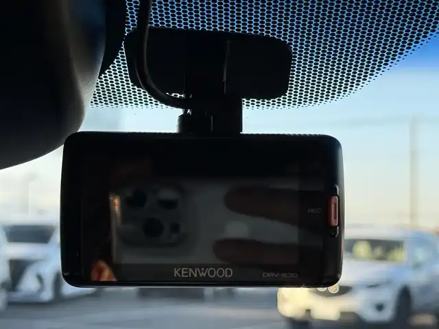 ホンダ ヴェゼル ハイブリッド Z ホンダセンシング 東京都 2017(平29)年 2.6万km ホワイトオーキッドパール 純正8インチナビ(VXM-175VFEi)/【CD/DVD/FM/AM/TV/BT/SD/USB/ ipod/VTR/AUX/HDMI】/バックカメラ/ビルトインETC/前後ドライブレコーダー/衝突軽減ブレーキ/車線維持システム/アダクティブクルーズコントロール/パワーシート/シートメモリー/シートヒーター/レザーシート/パドルシフト/LEDヘッドライト/LEDフォグライト/純正17インチAW/プッシュスタート/スマートキー/スペアキー×１