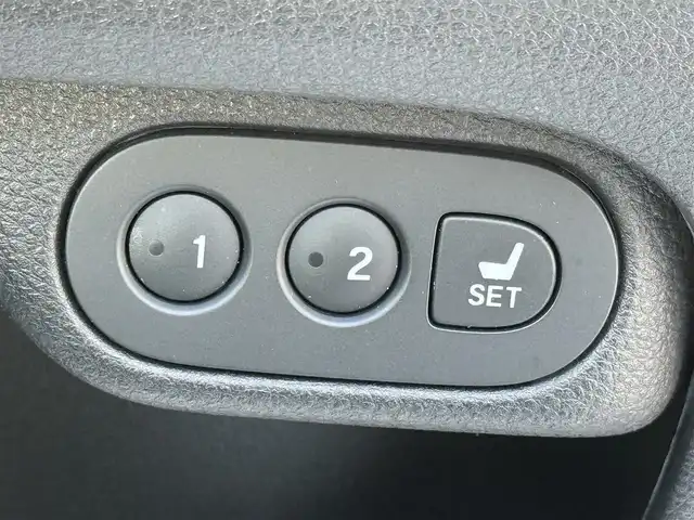 ホンダ ヴェゼル ハイブリッド Z ホンダセンシング 東京都 2017(平29)年 2.6万km ホワイトオーキッドパール 純正8インチナビ(VXM-175VFEi)/【CD/DVD/FM/AM/TV/BT/SD/USB/ ipod/VTR/AUX/HDMI】/バックカメラ/ビルトインETC/前後ドライブレコーダー/衝突軽減ブレーキ/車線維持システム/アダクティブクルーズコントロール/パワーシート/シートメモリー/シートヒーター/レザーシート/パドルシフト/LEDヘッドライト/LEDフォグライト/純正17インチAW/プッシュスタート/スマートキー/スペアキー×１