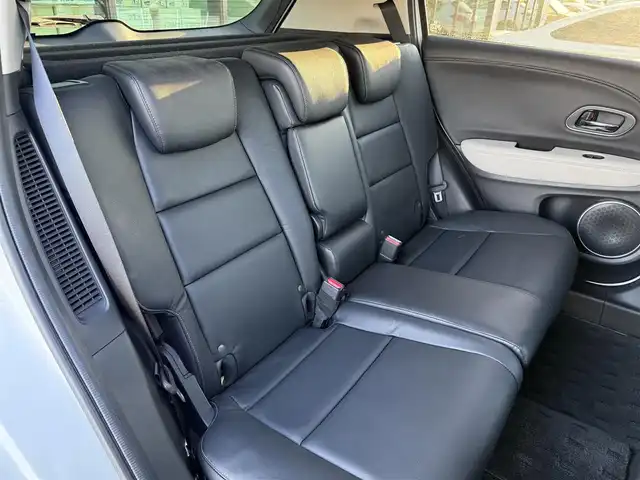 ホンダ ヴェゼル ハイブリッド Z ホンダセンシング 東京都 2017(平29)年 2.6万km ホワイトオーキッドパール 純正8インチナビ(VXM-175VFEi)/【CD/DVD/FM/AM/TV/BT/SD/USB/ ipod/VTR/AUX/HDMI】/バックカメラ/ビルトインETC/前後ドライブレコーダー/衝突軽減ブレーキ/車線維持システム/アダクティブクルーズコントロール/パワーシート/シートメモリー/シートヒーター/レザーシート/パドルシフト/LEDヘッドライト/LEDフォグライト/純正17インチAW/プッシュスタート/スマートキー/スペアキー×１