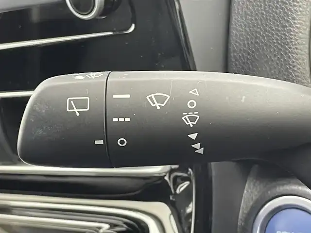 トヨタ アクア X 富山県 2023(令5)年 2.1万km プラチナホワイトパールマイカ 純正ディスプレイオーディオ/（AM/FM/BT/Miracast）/パノラミックビューモニター/プリクラッシュセーフティ/レーダークルーズコントロール/レーンディパーチャーアラート/オートマチックハイビーム/LEDヘッドライト/クリアランスソナー/ビルトインETC/AC100V充電/スマートキー×２/プッシュスタート/シートカバー/純正フロアマット/取扱説明書