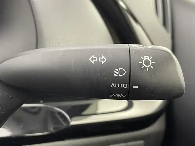 トヨタ アクア X 富山県 2023(令5)年 2.1万km プラチナホワイトパールマイカ 純正ディスプレイオーディオ/（AM/FM/BT/Miracast）/パノラミックビューモニター/プリクラッシュセーフティ/レーダークルーズコントロール/レーンディパーチャーアラート/オートマチックハイビーム/LEDヘッドライト/クリアランスソナー/ビルトインETC/AC100V充電/スマートキー×２/プッシュスタート/シートカバー/純正フロアマット/取扱説明書