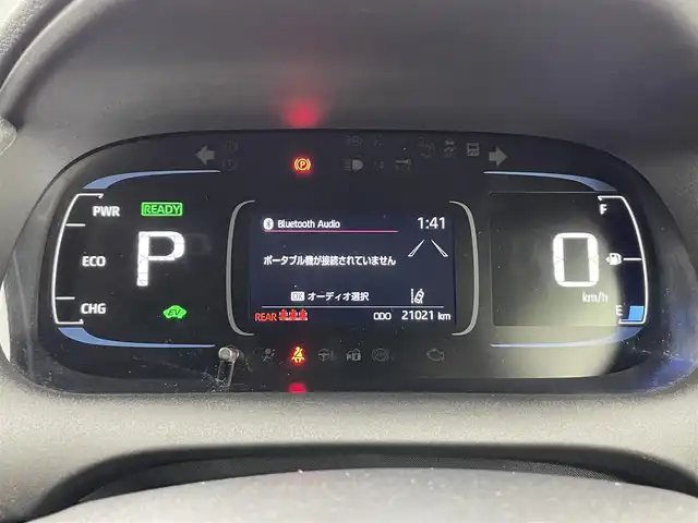 トヨタ アクア X 富山県 2023(令5)年 2.1万km プラチナホワイトパールマイカ 純正ディスプレイオーディオ/（AM/FM/BT/Miracast）/パノラミックビューモニター/プリクラッシュセーフティ/レーダークルーズコントロール/レーンディパーチャーアラート/オートマチックハイビーム/LEDヘッドライト/クリアランスソナー/ビルトインETC/AC100V充電/スマートキー×２/プッシュスタート/シートカバー/純正フロアマット/取扱説明書