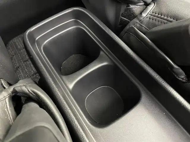 トヨタ アクア X 富山県 2023(令5)年 2.1万km プラチナホワイトパールマイカ 純正ディスプレイオーディオ/（AM/FM/BT/Miracast）/パノラミックビューモニター/プリクラッシュセーフティ/レーダークルーズコントロール/レーンディパーチャーアラート/オートマチックハイビーム/LEDヘッドライト/クリアランスソナー/ビルトインETC/AC100V充電/スマートキー×２/プッシュスタート/シートカバー/純正フロアマット/取扱説明書