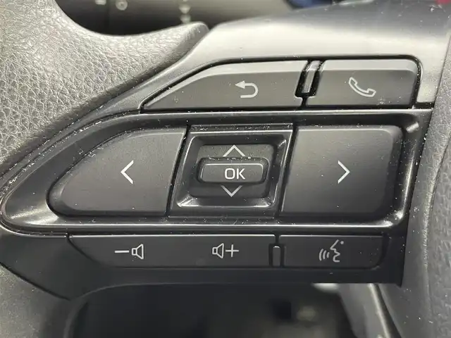 トヨタ アクア X 富山県 2023(令5)年 2.1万km プラチナホワイトパールマイカ 純正ディスプレイオーディオ/（AM/FM/BT/Miracast）/パノラミックビューモニター/プリクラッシュセーフティ/レーダークルーズコントロール/レーンディパーチャーアラート/オートマチックハイビーム/LEDヘッドライト/クリアランスソナー/ビルトインETC/AC100V充電/スマートキー×２/プッシュスタート/シートカバー/純正フロアマット/取扱説明書