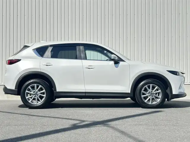 マツダ ＣＸ－５ XD プロアクティブ 群馬県 2023(令5)年 1万km ロジウムホワイトプレミアムメタリック 純正10.25インチディスプレイナビ/（Bluetooth/AppleCarPlay/AndroidAuto/USB）/フルセグテレビ/360度ビューモニター/アドバンストスマートシティブレーキサポート/後退時スマートシティブレーキサポート/誤発進抑制制御/スマートブレーキサポート/レーダークルーズコントロール/ブラインドスポットモニター/車線逸脱警報システム/レーンキープアシストシステム/パーキングセンサー（前後）/ドライバーアテンションアラート/パワーシート/シートメモリー/シートヒーター/ステアリングヒーター/前後ドライブレコーダー/パワーバックドア/パドルシフト/置くだけ充電/アダプティブLEDヘッドライト/取扱説明書/保証書