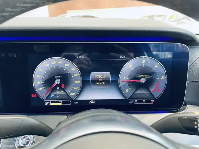 メルセデス・ベンツ ＣＬＳ２２０ｄ スポーツ エクスクルーシブPKG 大阪府 2020(令2)年 5.7万km ダイヤモンドホワイト レーダーセーフティＰＫＧ/パノラミックＳＲ/Ｈａｒｍａｎ　Ｋａｒｄｏｎサラウンド/ヘッドアップディスプレイ　/黒レザーシート　/シートヒーター　/純正ＨＤＤナビ　/３６０度カメラ　/ＬＥＤヘッドライト　/ＥＴＣ