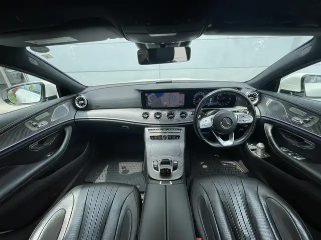 メルセデス・ベンツ ＣＬＳ２２０ｄ スポーツ エクスクルーシブPKG 千葉県 2020(令2)年 5.7万km ダイヤモンドホワイト エクスクルーシブパッケージ(￥575/000)/　ブルメスターサウンド/ヘッドアップディスプレイ/　ナッパレザーシート/エアサスペンション/ガラススライディングルーフ(￥156/000)/レーダーセーフティパッケージ/　衝突軽減ブレーキ/レーンキープアシスト/　レーダークルーズコントロール/ブラインドスポットモニター/　クリアランスソナー/12.3インチメーカーナビ/　フルセグ/BT/USB/カープレイ/全方位カメラ/ステアリングスイッチ/パドルシフト/ETC2.0/パワーシート(D/N席)/メモリーシート(D/N席)/シートヒーター(D/N/2列席)/エアシート(D/N席)/アンビエントライト/LEDヘッドライト/オートライト/オートハイビーム/スマートキー/プッシュスタート/純正19インチAW