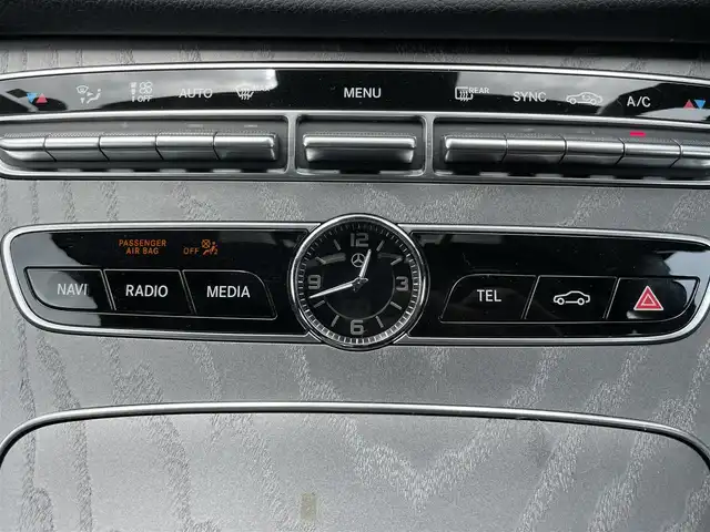 メルセデス・ベンツ ＣＬＳ２２０ｄ スポーツ エクスクルーシブPKG 千葉県 2020(令2)年 5.7万km ダイヤモンドホワイト エクスクルーシブパッケージ(￥575/000)/　ブルメスターサウンド/ヘッドアップディスプレイ/　ナッパレザーシート/エアサスペンション/ガラススライディングルーフ(￥156/000)/レーダーセーフティパッケージ/　衝突軽減ブレーキ/レーンキープアシスト/　レーダークルーズコントロール/ブラインドスポットモニター/　クリアランスソナー/12.3インチメーカーナビ/　フルセグ/BT/USB/カープレイ/全方位カメラ/ステアリングスイッチ/パドルシフト/ETC2.0/パワーシート(D/N席)/メモリーシート(D/N席)/シートヒーター(D/N/2列席)/エアシート(D/N席)/アンビエントライト/LEDヘッドライト/オートライト/オートハイビーム/スマートキー/プッシュスタート/純正19インチAW