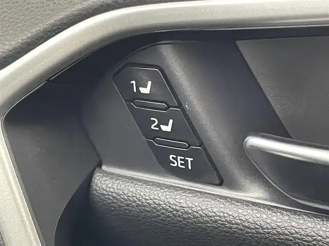 トヨタ ＲＡＶ４ G 埼玉県 2022(令4)年 2.3万km ホワイトパールクリスタルシャイン ＴＲＤエアロ　純正ナビ　バックカメラ　デジタルインナーミラー　ビルトインＥＴＣ　トヨタセーフティセンス　　メモリシート　シートヒーター　ベンチレーション　ステアリングヒーター　ＨＤＭＩ　純正アルミ　スマートキー　オートライト　地デジTV