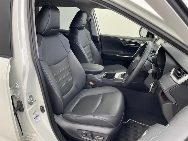 トヨタ ＲＡＶ４ G 埼玉県 2022(令4)年 2.3万km ホワイトパールクリスタルシャイン ＴＲＤエアロ　純正ナビ　バックカメラ　デジタルインナーミラー　ビルトインＥＴＣ　トヨタセーフティセンス　　メモリシート　シートヒーター　ベンチレーション　ステアリングヒーター　ＨＤＭＩ　純正アルミ　スマートキー　オートライト　地デジTV