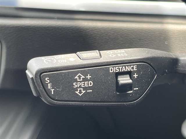 アウディ Ｑ３ 35TDIクワトロ Sライン 静岡県 2021(令3)年 2.9万km 白 バーチャルコックピット/純正ナビ/（BT/USB）/３６０°カメラ/ベーシックパッケージ/・シートヒーター/・オートマチックテールゲート/・パワーシート/・Audiホールドシステム/アシスタンスパッケージ/・アダプティブクルーズアシスト/・ハイビームアシスト/・サイドアシスト/・リアクロストラフィックアシスト/プラスパッケージ/・パーシャルレザー/・マルチカラーアンビエントライティング/・19インチ20スポークVデザインアルミホイール/テクノロジーパッケージ/・スマートフォンインターフェース/・ワイヤレスチャージング/前後ドライブレコーダー/ETC/スタッドレスタイヤ積み込み