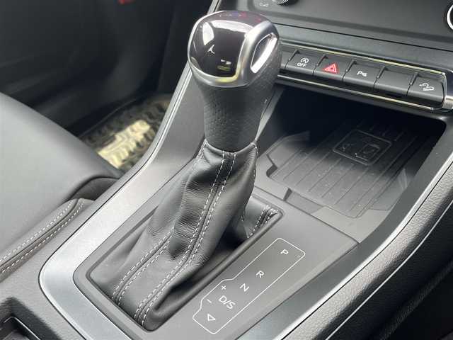 アウディ Ｑ３ 35TDIクワトロ Sライン 静岡県 2021(令3)年 2.9万km 白 バーチャルコックピット/純正ナビ/（BT/USB）/３６０°カメラ/ベーシックパッケージ/・シートヒーター/・オートマチックテールゲート/・パワーシート/・Audiホールドシステム/アシスタンスパッケージ/・アダプティブクルーズアシスト/・ハイビームアシスト/・サイドアシスト/・リアクロストラフィックアシスト/プラスパッケージ/・パーシャルレザー/・マルチカラーアンビエントライティング/・19インチ20スポークVデザインアルミホイール/テクノロジーパッケージ/・スマートフォンインターフェース/・ワイヤレスチャージング/前後ドライブレコーダー/ETC/スタッドレスタイヤ積み込み