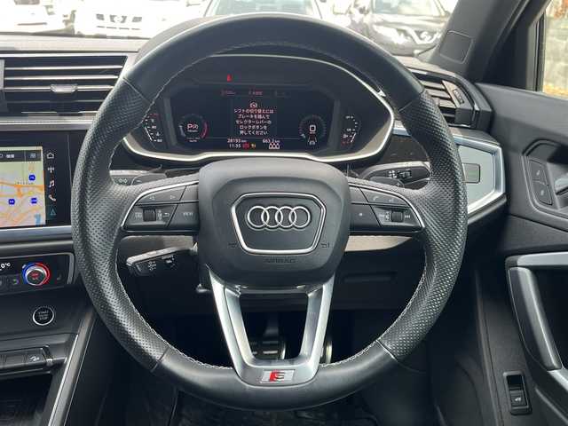 アウディ Ｑ３ 35TDIクワトロ Sライン 静岡県 2021(令3)年 2.9万km 白 バーチャルコックピット/純正ナビ/（BT/USB）/３６０°カメラ/ベーシックパッケージ/・シートヒーター/・オートマチックテールゲート/・パワーシート/・Audiホールドシステム/アシスタンスパッケージ/・アダプティブクルーズアシスト/・ハイビームアシスト/・サイドアシスト/・リアクロストラフィックアシスト/プラスパッケージ/・パーシャルレザー/・マルチカラーアンビエントライティング/・19インチ20スポークVデザインアルミホイール/テクノロジーパッケージ/・スマートフォンインターフェース/・ワイヤレスチャージング/前後ドライブレコーダー/ETC/スタッドレスタイヤ積み込み