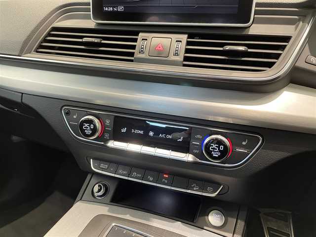 アウディ Ｑ５ 40TDIクワトロ スポーツ 福岡県 2020(令2)年 3.6万km 黒 アシスタンスＰＫＧ　/純正ナビ　/フルセグＴＶ　/３６０°カメラ　/ＡＣＣ　/ＢＳＭ　/ＬＫＡ　/マトリクスＬＥＤライト　/バーチャルＣＰ　/ハーフレザーシート　/シートヒーター　/前後クリアランスソナー　/パワーバックドア