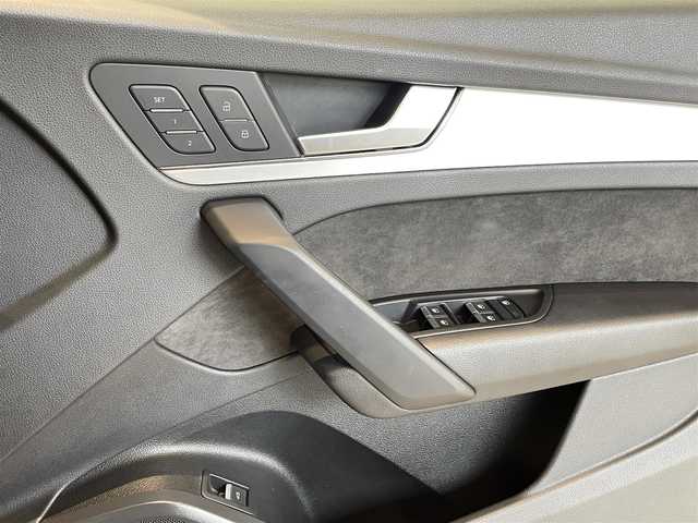 アウディ Ｑ５ 40TDIクワトロ スポーツ 福岡県 2020(令2)年 3.6万km 黒 アシスタンスＰＫＧ　/純正ナビ　/フルセグＴＶ　/３６０°カメラ　/ＡＣＣ　/ＢＳＭ　/ＬＫＡ　/マトリクスＬＥＤライト　/バーチャルＣＰ　/ハーフレザーシート　/シートヒーター　/前後クリアランスソナー　/パワーバックドア