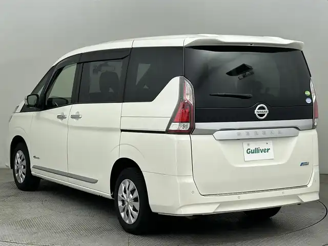 日産 セレナ X Vセレクション 道央・札幌 2017(平29)年 5.2万km ブリリアントホワイトパール ・４WD/・純正メモリーナビ/　CD/DVD/SD/BT/フルセグ/・アラウンドビューモニター/・ETC/・前方ドライブレコーダー/・エマージェンシーブレーキ/・クルーズコントロール/・クリアランスソナー/・パーキングアシスト/・両側パワースライドドア/・LEDヘッドライト/・フォグライト/・オートライト/・プッシュスタート/・スマートキー/・純正フロアマット/・ドアバイザー