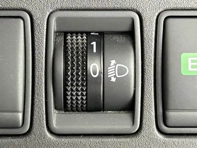日産 セレナ X Vセレクション 道央・札幌 2017(平29)年 5.2万km ブリリアントホワイトパール ・４WD/・純正メモリーナビ/　CD/DVD/SD/BT/フルセグ/・アラウンドビューモニター/・ETC/・前方ドライブレコーダー/・エマージェンシーブレーキ/・クルーズコントロール/・クリアランスソナー/・パーキングアシスト/・両側パワースライドドア/・LEDヘッドライト/・フォグライト/・オートライト/・プッシュスタート/・スマートキー/・純正フロアマット/・ドアバイザー