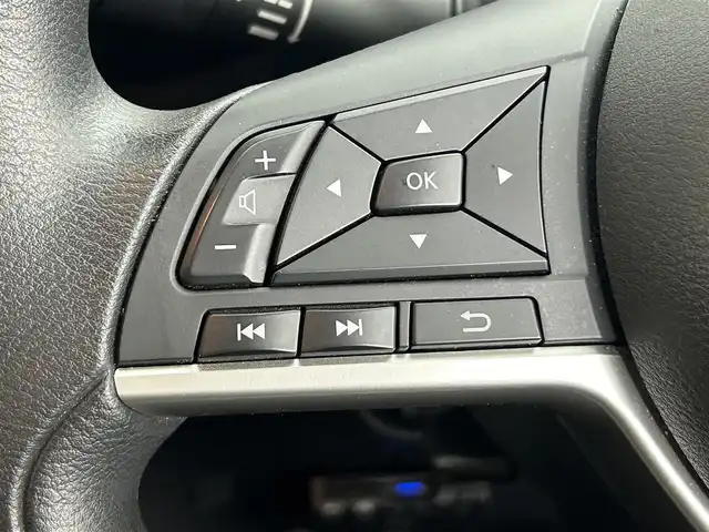 日産 セレナ X Vセレクション 道央・札幌 2017(平29)年 5.2万km ブリリアントホワイトパール ・４WD/・純正メモリーナビ/　CD/DVD/SD/BT/フルセグ/・アラウンドビューモニター/・ETC/・前方ドライブレコーダー/・エマージェンシーブレーキ/・クルーズコントロール/・クリアランスソナー/・パーキングアシスト/・両側パワースライドドア/・LEDヘッドライト/・フォグライト/・オートライト/・プッシュスタート/・スマートキー/・純正フロアマット/・ドアバイザー