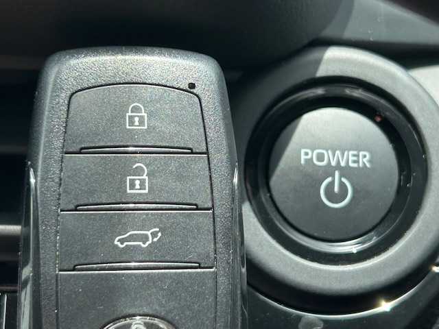 トヨタ クラウン スポーツ Z 茨城県 2023(令5)年 0.6万km プレシャスホワイトパール 純正ナビ/FM/AM/BT/フルセグTV/バックカメラ/全周囲カメラ/ブラインドスポットモニター/デジタルインナーミラー/アドバンスパーク/パーキングアシスト/横滑り防止装置/盗難防止装置/衝突被害軽減システム/パワーバックドア/クルーズコントロール/革シート/シートヒーター/エアシート/LEDオートライト/オートマチックハイビーム/ワイヤレス充電/USBポート/ETC2.0