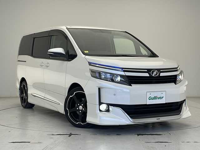 トヨタ ヴォクシー V 沖縄県 2014(平26)年 7.7万km ホワイトパールクリスタルシャイン 純正ＳＤナビ（NSZT-W62G）/フルセグＴＶ/ＢＴ/ＤＶＤ/ＣＤ/ラジオ/バックカメラ/パワースライドドア/ドライブレコーダー/ＥＴＣ/クルーズコントロール/ステアリングスイッチ/プッシュスタート/モデリスタエアロ/FUJITSUBOスポーツマフラー/社外18インチアルミホイール