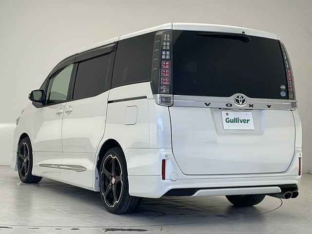 トヨタ ヴォクシー V 沖縄県 2014(平26)年 7.7万km ホワイトパールクリスタルシャイン 純正ＳＤナビ（NSZT-W62G）/フルセグＴＶ/ＢＴ/ＤＶＤ/ＣＤ/ラジオ/バックカメラ/パワースライドドア/ドライブレコーダー/ＥＴＣ/クルーズコントロール/ステアリングスイッチ/プッシュスタート/モデリスタエアロ/FUJITSUBOスポーツマフラー/社外18インチアルミホイール