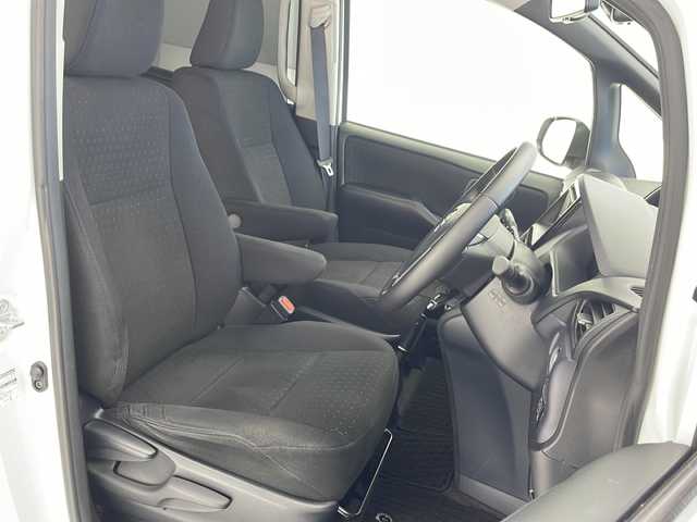トヨタ ヴォクシー V 沖縄県 2014(平26)年 7.7万km ホワイトパールクリスタルシャイン 純正ＳＤナビ（NSZT-W62G）/フルセグＴＶ/ＢＴ/ＤＶＤ/ＣＤ/ラジオ/バックカメラ/パワースライドドア/ドライブレコーダー/ＥＴＣ/クルーズコントロール/ステアリングスイッチ/プッシュスタート/モデリスタエアロ/FUJITSUBOスポーツマフラー/社外18インチアルミホイール