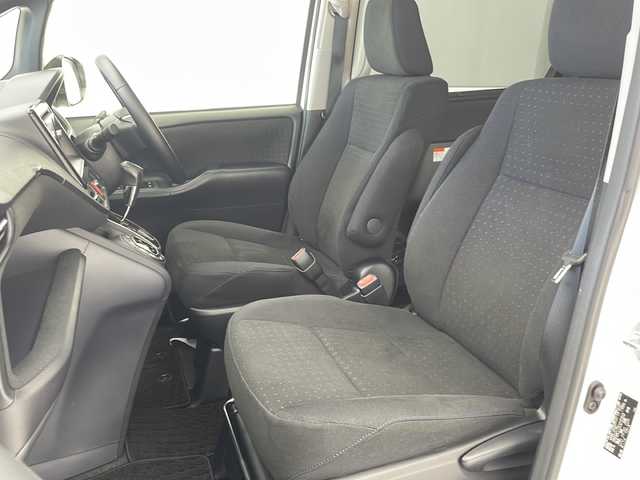 トヨタ ヴォクシー V 沖縄県 2014(平26)年 7.7万km ホワイトパールクリスタルシャイン 純正ＳＤナビ（NSZT-W62G）/フルセグＴＶ/ＢＴ/ＤＶＤ/ＣＤ/ラジオ/バックカメラ/パワースライドドア/ドライブレコーダー/ＥＴＣ/クルーズコントロール/ステアリングスイッチ/プッシュスタート/モデリスタエアロ/FUJITSUBOスポーツマフラー/社外18インチアルミホイール