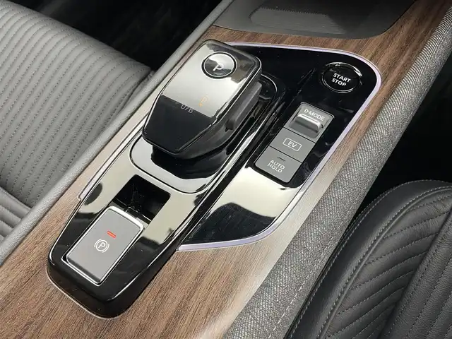 日産 オーラ G レザーエディション 茨城県 2022(令4)年 0.1万km ピュアホワイトパール / スーパーブラック 2トーン 純正9型ナビ/全方位カメラ/フルセグ/BOSEパーソナルプラスサウンドシステム/置くだけ充電/プロパイロット/衝突被害軽減ブレーキ/車線逸脱抑制装置/オートマチックハイビーム/ソナー/BSW/デジタルインナーミラー/ETC2.0/ドラレコ/純正17インチAW/LEDヘッドライト/スマートキー