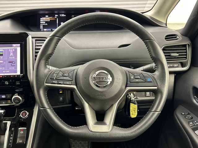 日産 セレナ ハイウェイスター 三重県 2017(平29)年 6.6万km ダイヤモンドブラック アルパインナビ/アルパインフリップダウンモニター/プロパイロット/アラウンドビューモニター/デジタルインナーミラー/インテリジェントルームミラー/エマージェンシーブレーキ/ハンズフリースライドドア/両側パワースライドドア/ビルトインETC/電子パーキング/アイドリングストップ/革巻きステアリング/プッシュスタート/スマートキー