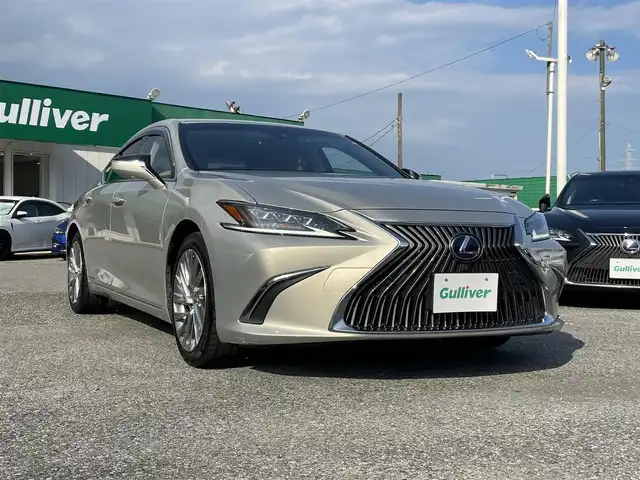 レクサス ＥＳ 300h バージョンL 千葉県 2020(令2)年 6.2万km アイスエクリュマイカメタリック ムーンルーフ/レザーシート/純正12.3インチSDナビ/・CD/DVD/MSV/Bluetooth/フルセグTV/パノラミックビューカメラ/レクサスセーフティシステム＋/・レーダークルーズコントロール/・プリクラッシュセーフティ/・レーンキープアシスト/・パーキングサポートブレーキ/・オートマチックハイビーム/・ブラインドスポットモニター/全席シートヒーター/前席シートベンチレーション/前席パワーシート/前後コーナーセンサー/パワートランクリッド/AC100V1500W電源/LEDヘッドランプ/オートライト/純正18インチアルミホイール/ウッドコンビステアリング/ヘッドアップディスプレイ/ステアリングヒーター/パドルシフト/左右独立オートエアコン/スマートエントリー/ビルトインETC2.0/社外ドライブレコーダー【HDR752G】/電動リヤサンシェード/サイド＆カーテンエアバッグ