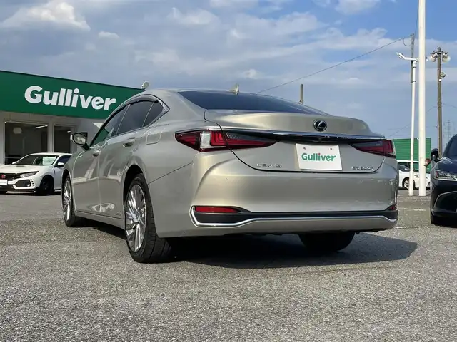 レクサス ＥＳ 300h バージョンL 千葉県 2020(令2)年 6.2万km アイスエクリュマイカメタリック ムーンルーフ/レザーシート/純正12.3インチSDナビ/・CD/DVD/MSV/Bluetooth/フルセグTV/パノラミックビューカメラ/レクサスセーフティシステム＋/・レーダークルーズコントロール/・プリクラッシュセーフティ/・レーンキープアシスト/・パーキングサポートブレーキ/・オートマチックハイビーム/・ブラインドスポットモニター/全席シートヒーター/前席シートベンチレーション/前席パワーシート/前後コーナーセンサー/パワートランクリッド/AC100V1500W電源/LEDヘッドランプ/オートライト/純正18インチアルミホイール/ウッドコンビステアリング/ヘッドアップディスプレイ/ステアリングヒーター/パドルシフト/左右独立オートエアコン/スマートエントリー/ビルトインETC2.0/社外ドライブレコーダー【HDR752G】/電動リヤサンシェード/サイド＆カーテンエアバッグ