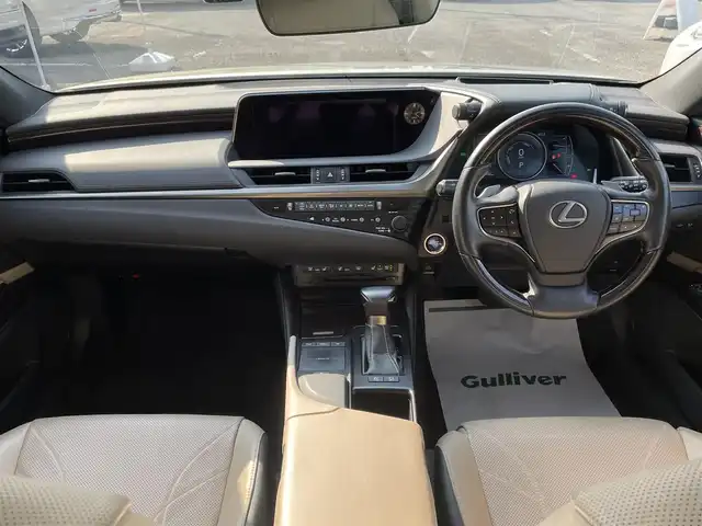レクサス ＥＳ 300h バージョンL 千葉県 2020(令2)年 6.2万km アイスエクリュマイカメタリック ムーンルーフ/レザーシート/純正12.3インチSDナビ/・CD/DVD/MSV/Bluetooth/フルセグTV/パノラミックビューカメラ/レクサスセーフティシステム＋/・レーダークルーズコントロール/・プリクラッシュセーフティ/・レーンキープアシスト/・パーキングサポートブレーキ/・オートマチックハイビーム/・ブラインドスポットモニター/全席シートヒーター/前席シートベンチレーション/前席パワーシート/前後コーナーセンサー/パワートランクリッド/AC100V1500W電源/LEDヘッドランプ/オートライト/純正18インチアルミホイール/ウッドコンビステアリング/ヘッドアップディスプレイ/ステアリングヒーター/パドルシフト/左右独立オートエアコン/スマートエントリー/ビルトインETC2.0/社外ドライブレコーダー【HDR752G】/電動リヤサンシェード/サイド＆カーテンエアバッグ