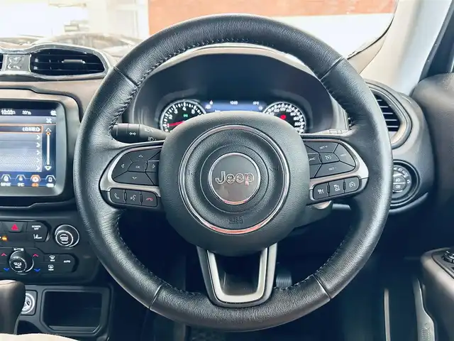 クライスラー・ジープ ジープ レネゲード リミテッド 大阪府 2022(令4)年 1.9万km 黒 黒革/パワーシート/シートヒーター/ステアリングヒーター/ACC/純正ナビ/TV/バックカメラ/applecarplay/純正17インチAW/ブラインドスポット/クリアランスソナー/ETC