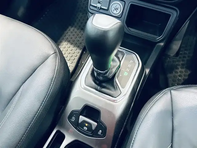 クライスラー・ジープ ジープ レネゲード リミテッド 大阪府 2022(令4)年 1.9万km 黒 黒革/パワーシート/シートヒーター/ステアリングヒーター/ACC/純正ナビ/TV/バックカメラ/applecarplay/純正17インチAW/ブラインドスポット/クリアランスソナー/ETC