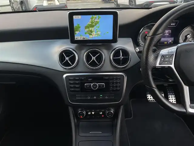 メルセデス・ベンツ ＣＬＡ２５０ 福岡県 2014(平26)年 4.2万km 白 ・クルーズコントロール/・純正ナビ／ＢＴ／ＵＳＢ/・バックカメラ/・ワンセグ/・ＥＴＣ/・純正１８ＡＷ/・メモリ機能D.N席パワーシート