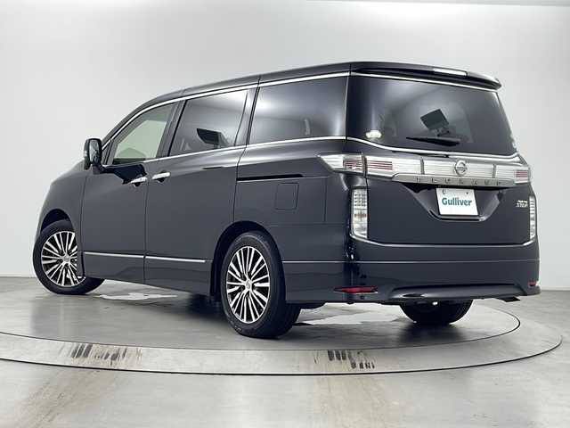 日産 エルグランド 250ハイウェイスター 埼玉県 2014(平26)年 4.7万km ファントムブラック 純正フリップダウンモニター/純正ナビ　MM514D-L/(Bluetooth/CD/DVD/USB/AM/FM)/地デジフルセグ/バックカメラ/ETC/クルーズコントロール/デジタルインナーミラー/オットマン/プッシュスタート/両側パワースライドドア/ロールサンシェード/フロントフォグランプ/ウィンカーミラー/純正フロアマット/純正18インチアルミホイール