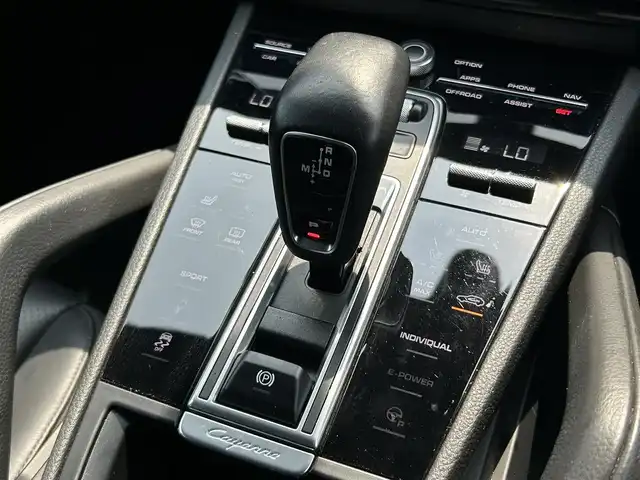 ポルシェ カイエン 茨城県 2018(平30)年 5.1万km ジェットブラック ワンオーナー　/３６０度カメラ　/衝突軽減Ｂ　/ＡＣＣ　/ＬＫＡ　/ＢＳＭ　/黒革　/シートヒーター　/Ｍ付ＰＷシート　/ＰＷテールゲート　/ナビ　/ＣａｒＰｌａｙ　/ＢＴ　/ＵＳＢ　/ＬＥＤヘッドライト　/純正１９ｉｎＡＷ　/禁煙車