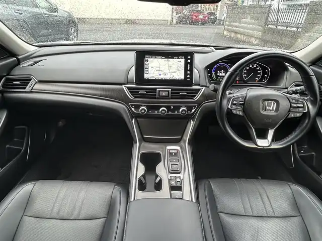 ホンダ アコード EX 茨城県 2020(令2)年 4.8万km ルナシルバーM 8インチホンダインターナビ/バックカメラ/AppleCarPlay/サンルーフ/ホンダセンシング/ブラインドスポットインフォメーション/ヘッドアップディスプレイ/ワイヤレス充電器/ビルトインETC/LEDヘッドランプ/オートライト/純正18インチアルミホイール/革巻きステアリング/パドルシフト/黒革シート/シートヒーター/ドライビングポジションシステム/パワーシート/禁煙車
