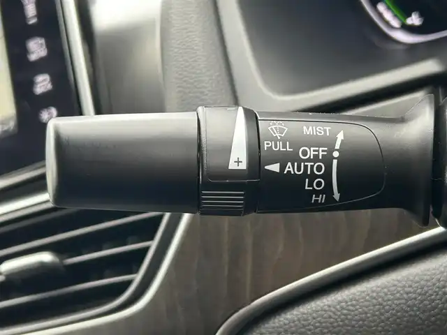 ホンダ アコード EX 茨城県 2020(令2)年 4.8万km ルナシルバーM 8インチホンダインターナビ/バックカメラ/AppleCarPlay/サンルーフ/ホンダセンシング/ブラインドスポットインフォメーション/ヘッドアップディスプレイ/ワイヤレス充電器/ビルトインETC/LEDヘッドランプ/オートライト/純正18インチアルミホイール/革巻きステアリング/パドルシフト/黒革シート/シートヒーター/ドライビングポジションシステム/パワーシート/禁煙車