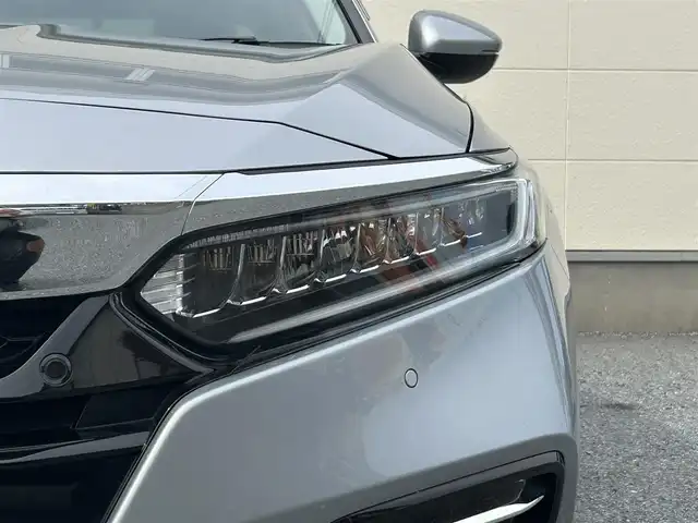 ホンダ アコード EX 茨城県 2020(令2)年 4.8万km ルナシルバーM 8インチホンダインターナビ/バックカメラ/AppleCarPlay/サンルーフ/ホンダセンシング/ブラインドスポットインフォメーション/ヘッドアップディスプレイ/ワイヤレス充電器/ビルトインETC/LEDヘッドランプ/オートライト/純正18インチアルミホイール/革巻きステアリング/パドルシフト/黒革シート/シートヒーター/ドライビングポジションシステム/パワーシート/禁煙車