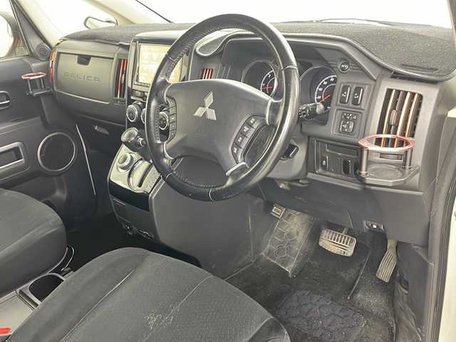 三菱 デリカＤ：５ D－Power package 道央・札幌 2013(平25)年 10.3万km ウォームホワイトP/クールシルバー ・4WD/・寒冷地仕様/・社外ナビ（CD＆DVD＆TV＆BT＆SD）/・社外フリップダウンモニター/・バックカメラ/・サイドカメラ/・フロントカメラ/・シートヒーター/・ドアミラーヒーター/・パドルシフト/・ETC/・両側パワースライドドア/・社外ドライブレコーダー/・HIDヘッドライト/・フォグランプ