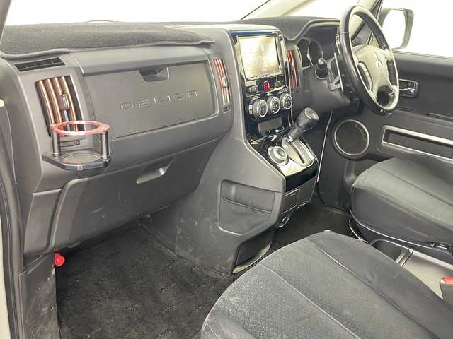 三菱 デリカＤ：５ D－Power package 道央・札幌 2013(平25)年 10.3万km ウォームホワイトP/クールシルバー ・4WD/・寒冷地仕様/・社外ナビ（CD＆DVD＆TV＆BT＆SD）/・社外フリップダウンモニター/・バックカメラ/・サイドカメラ/・フロントカメラ/・シートヒーター/・ドアミラーヒーター/・パドルシフト/・ETC/・両側パワースライドドア/・社外ドライブレコーダー/・HIDヘッドライト/・フォグランプ