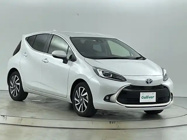 トヨタ アクア Z 愛知県 2022(令4)年 2.4万km シルバーオパールM 禁煙車/純正10.5インチナビ/（AM/FM/Bluetooth/USB)/バックカメラ/AC100V電源/トヨタセーフティセンス/・プリクラッシュセーフティ/・レーダークルーズコントロール/・レーンディパーチャーアラート/・オートマチックハイビーム/・誤発進抑制機能/・ふらつき警報機能/ETC/前後ドライブレコーダー/パワーシート/シートヒーター/ハーフレザーシート/フロアマット/純正16インチアルミホイール/オートライト/LEDヘッドライト/フロントフォグランプ/横滑り防止装置