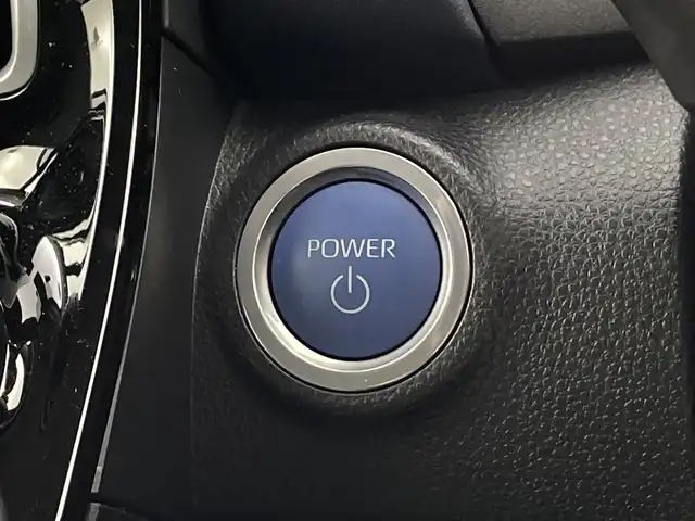 トヨタ アクア Z 愛知県 2022(令4)年 2.4万km シルバーオパールM 禁煙車/純正10.5インチナビ/（AM/FM/Bluetooth/USB)/バックカメラ/AC100V電源/トヨタセーフティセンス/・プリクラッシュセーフティ/・レーダークルーズコントロール/・レーンディパーチャーアラート/・オートマチックハイビーム/・誤発進抑制機能/・ふらつき警報機能/ETC/前後ドライブレコーダー/パワーシート/シートヒーター/ハーフレザーシート/フロアマット/純正16インチアルミホイール/オートライト/LEDヘッドライト/フロントフォグランプ/横滑り防止装置
