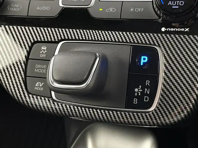 トヨタ アクア Z 愛知県 2022(令4)年 2.4万km シルバーオパールM 禁煙車/純正10.5インチナビ/（AM/FM/Bluetooth/USB)/バックカメラ/AC100V電源/トヨタセーフティセンス/・プリクラッシュセーフティ/・レーダークルーズコントロール/・レーンディパーチャーアラート/・オートマチックハイビーム/・誤発進抑制機能/・ふらつき警報機能/ETC/前後ドライブレコーダー/パワーシート/シートヒーター/ハーフレザーシート/フロアマット/純正16インチアルミホイール/オートライト/LEDヘッドライト/フロントフォグランプ/横滑り防止装置