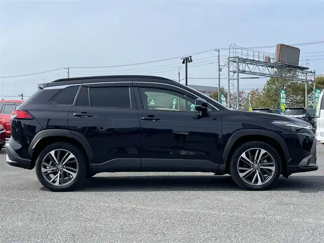 トヨタ カローラ クロス ハイブリッド Z 道央・札幌 2023(令5)年 1.2万km スパークリングブラックパールクリスタルシャイン ４WD/寒冷地仕様/純正ディスプレイオーディオ（ナビ付）/AM/FM/BT/フルセグ/トヨタチームメイト/トヨタセーフティセンス/プリクラッシュセーフティ/横滑り防止装置/レーダークルーズコントロール/レーンキープアシスト/クリアランスソナー/パーキングアシスト/BSM/PDA/PKSB/SEA/RCD/RSA/パノラミックビューモニター/ビルトインETC2.0/EVMODE/DRIVEMODE切替/パワーバックドア/D席パワーシート/前席シートヒーター/ハーフレザーシート/革巻きステアリング/ステアリングリモコン/ハンドルヒーター/AC100V/電動パーキング/ブレーキホールド/プッシュスタート/スマートキー/LEDヘッドライト/オートライト/オートハイビーム/フォグランプ/ヘッドライトレベライザー/電動格納ミラー/ヒーテッドドアミラー/ウィンカーミラー/純正フロアマット/ドアバイザー