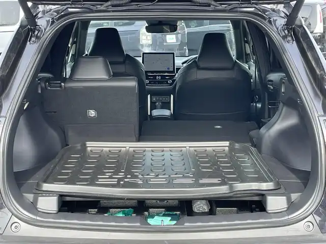 トヨタ カローラ クロス ハイブリッド Z 道央・札幌 2023(令5)年 1.2万km スパークリングブラックパールクリスタルシャイン ４WD/寒冷地仕様/純正ディスプレイオーディオ（ナビ付）/AM/FM/BT/フルセグ/トヨタチームメイト/トヨタセーフティセンス/プリクラッシュセーフティ/横滑り防止装置/レーダークルーズコントロール/レーンキープアシスト/クリアランスソナー/パーキングアシスト/BSM/PDA/PKSB/SEA/RCD/RSA/パノラミックビューモニター/ビルトインETC2.0/EVMODE/DRIVEMODE切替/パワーバックドア/D席パワーシート/前席シートヒーター/ハーフレザーシート/革巻きステアリング/ステアリングリモコン/ハンドルヒーター/AC100V/電動パーキング/ブレーキホールド/プッシュスタート/スマートキー/LEDヘッドライト/オートライト/オートハイビーム/フォグランプ/ヘッドライトレベライザー/電動格納ミラー/ヒーテッドドアミラー/ウィンカーミラー/純正フロアマット/ドアバイザー